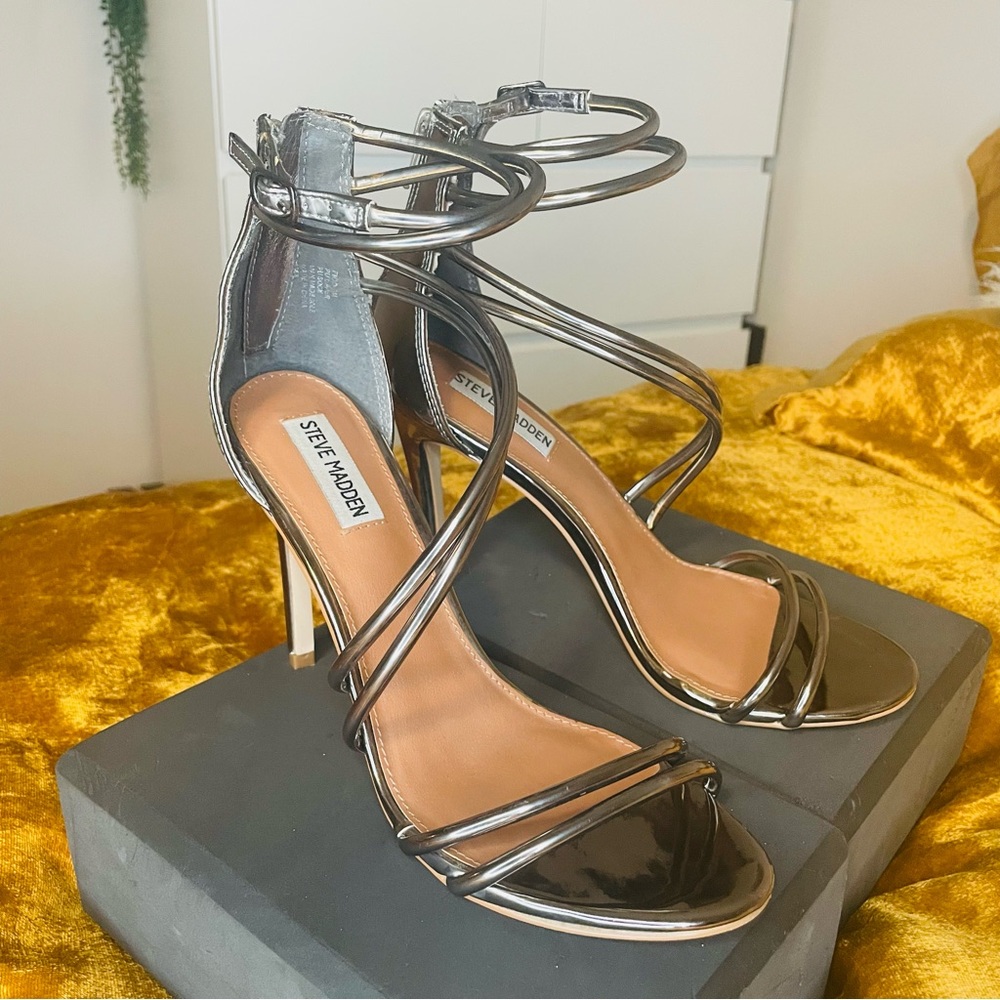 Steve Madden Silver Heel SIZE:8